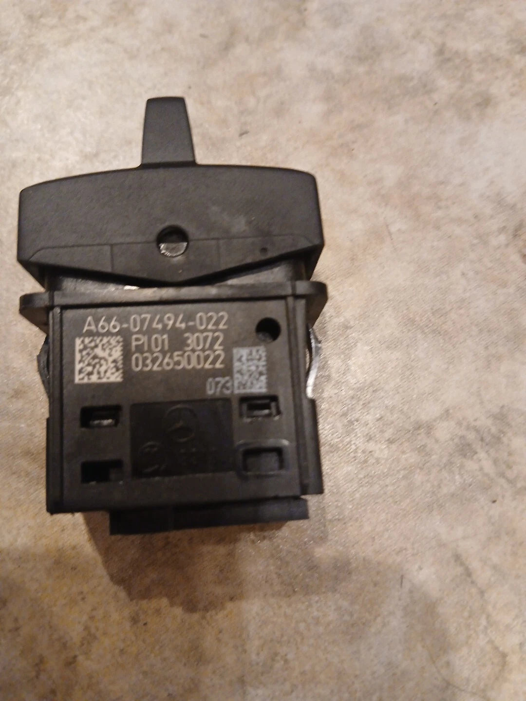 Freightliner Rocker Switch 3. A66-07494-022 - Image 2