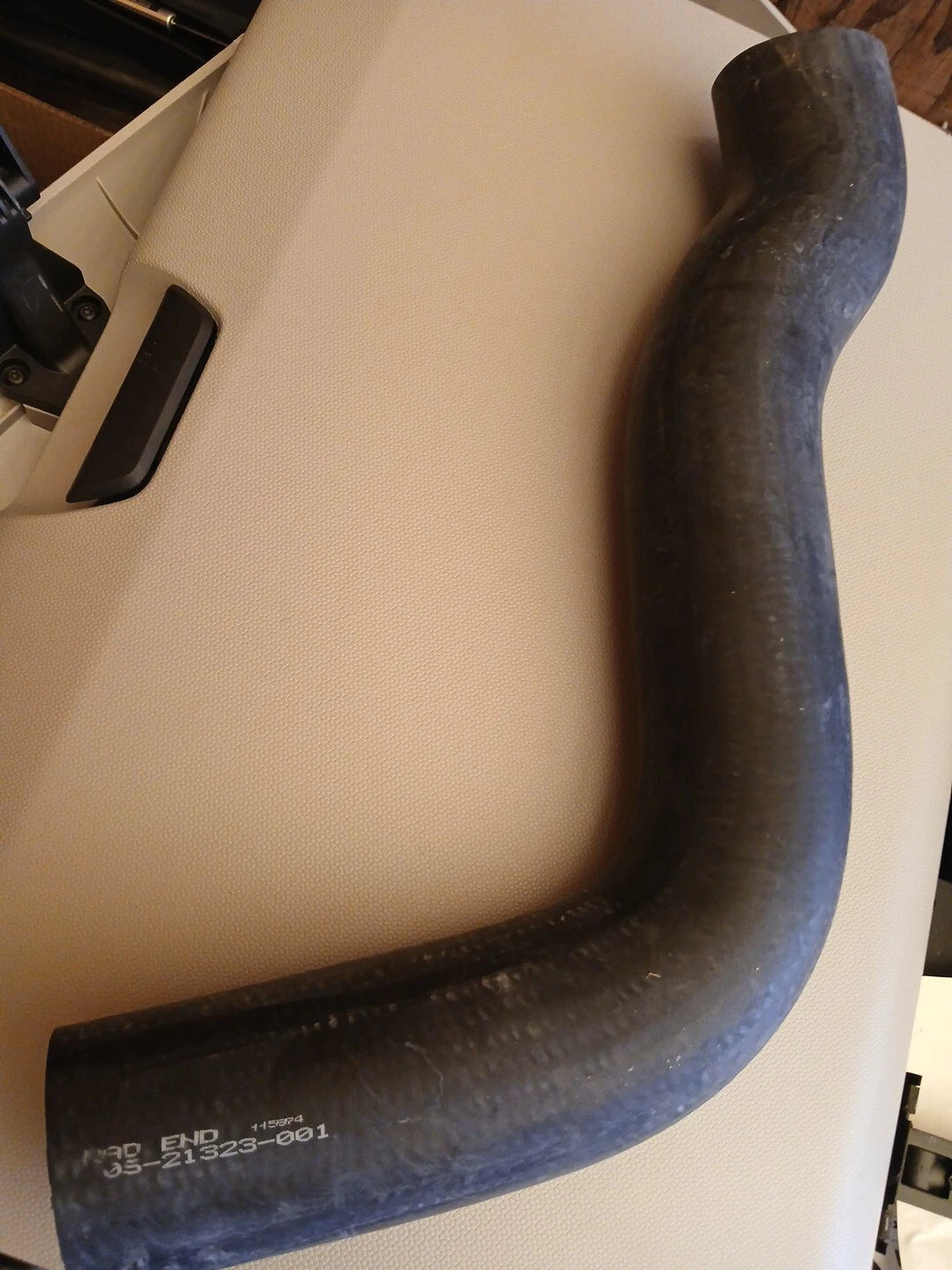 Freightliner Electro Chemical Resistant Upper Coolant Hose | 05-21323-001 - Image 2
