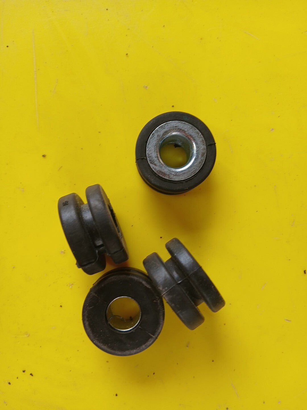 Freightliner Condenser Rubber Bushings - Image 2