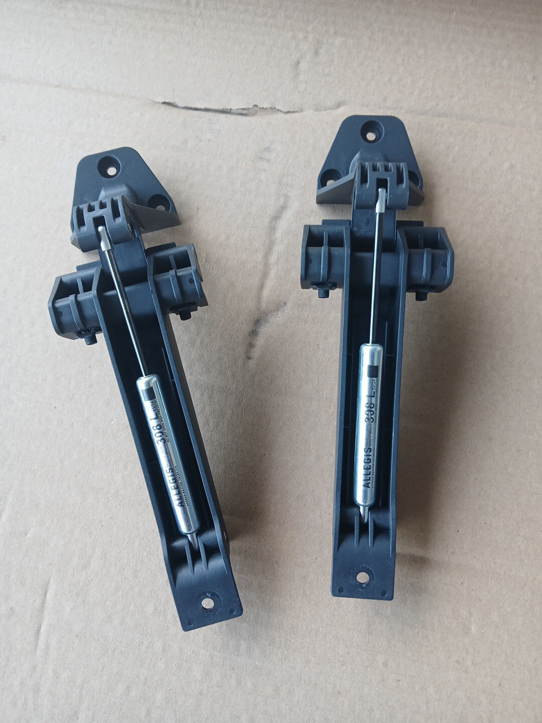 Freightliner Cabinet Gas Hinges Allegis 308L