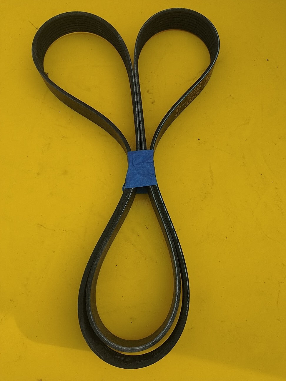 Freightliner Accessory Belt 01-32240-699   8rib 1699MM