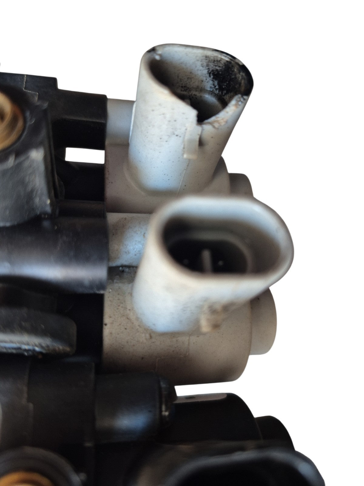 Bendix Solenoid Bank K058398. K052248 - Image 2